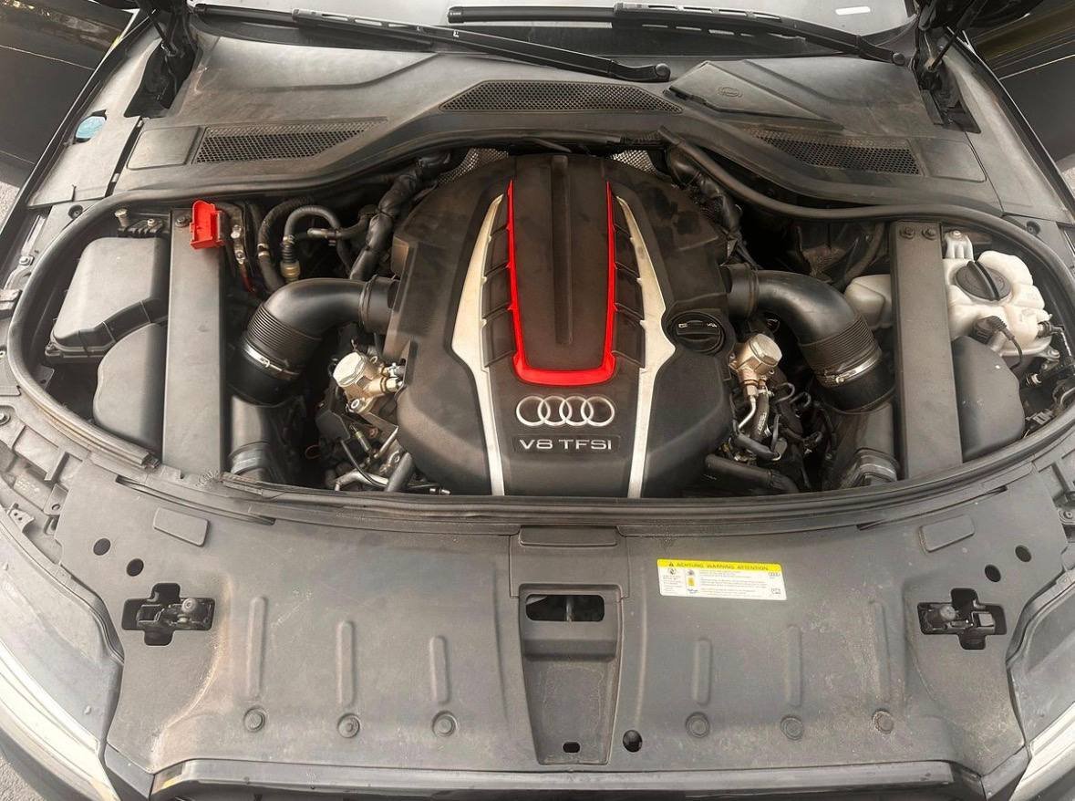Audi S8 - Image 3