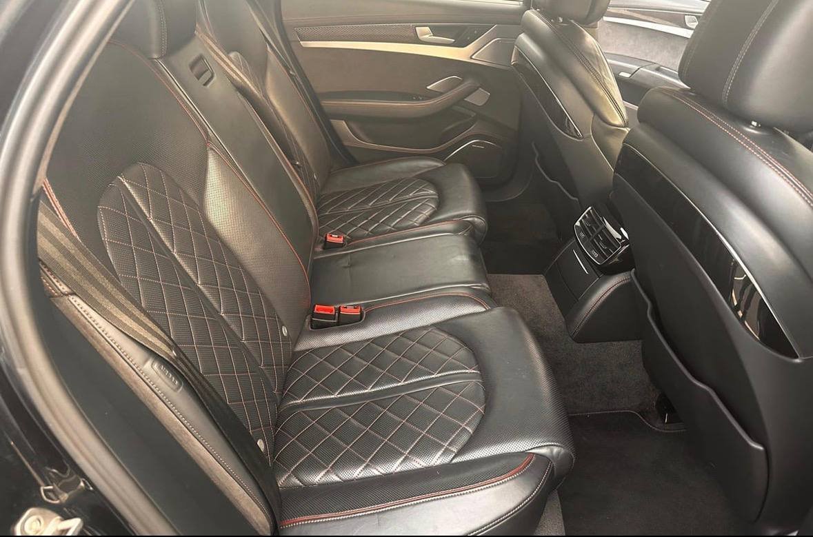 Audi S8 - Image 6