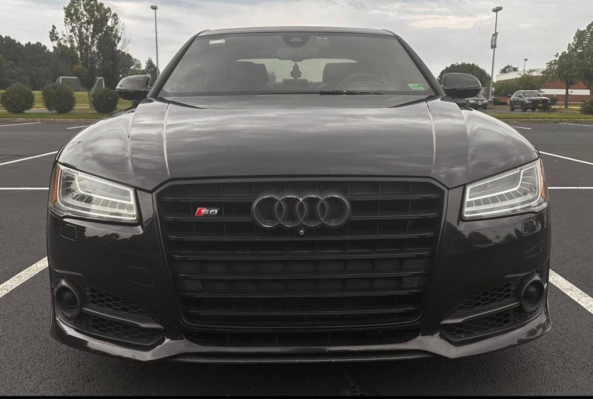Audi S8 - Image 10