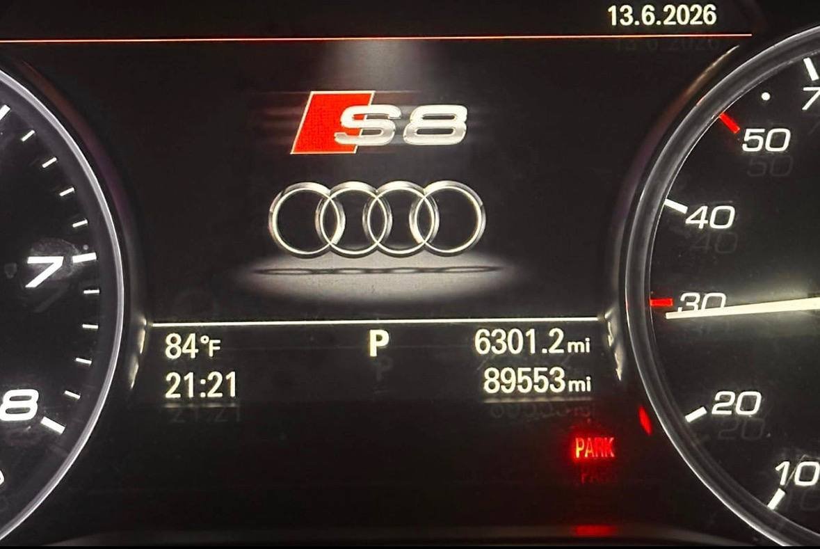 Audi S8 - Image 4
