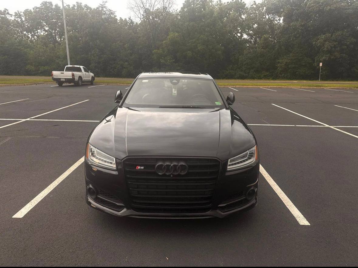 Audi S8 - Image 7